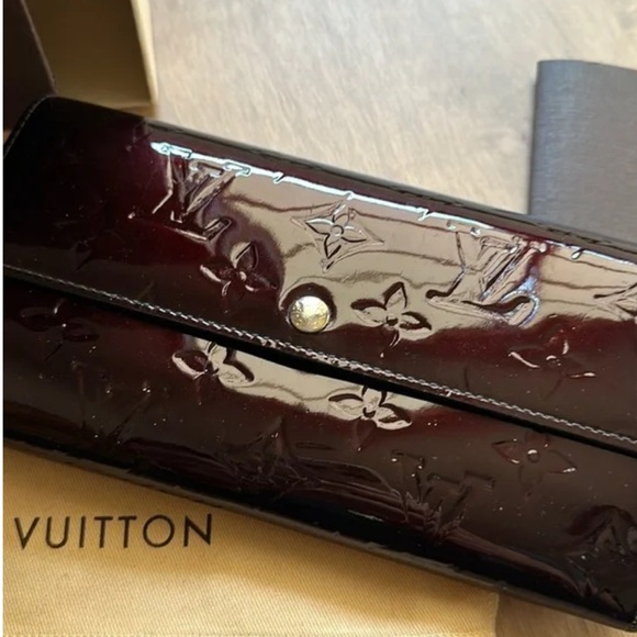 Louis Vuitton Violette Monogram Vernis Porte Feuille Sarah Wallet - Picture 3 of 13